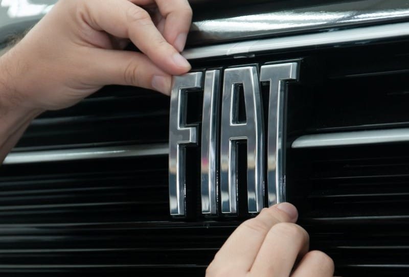 fiat-novo-logo-com-maos